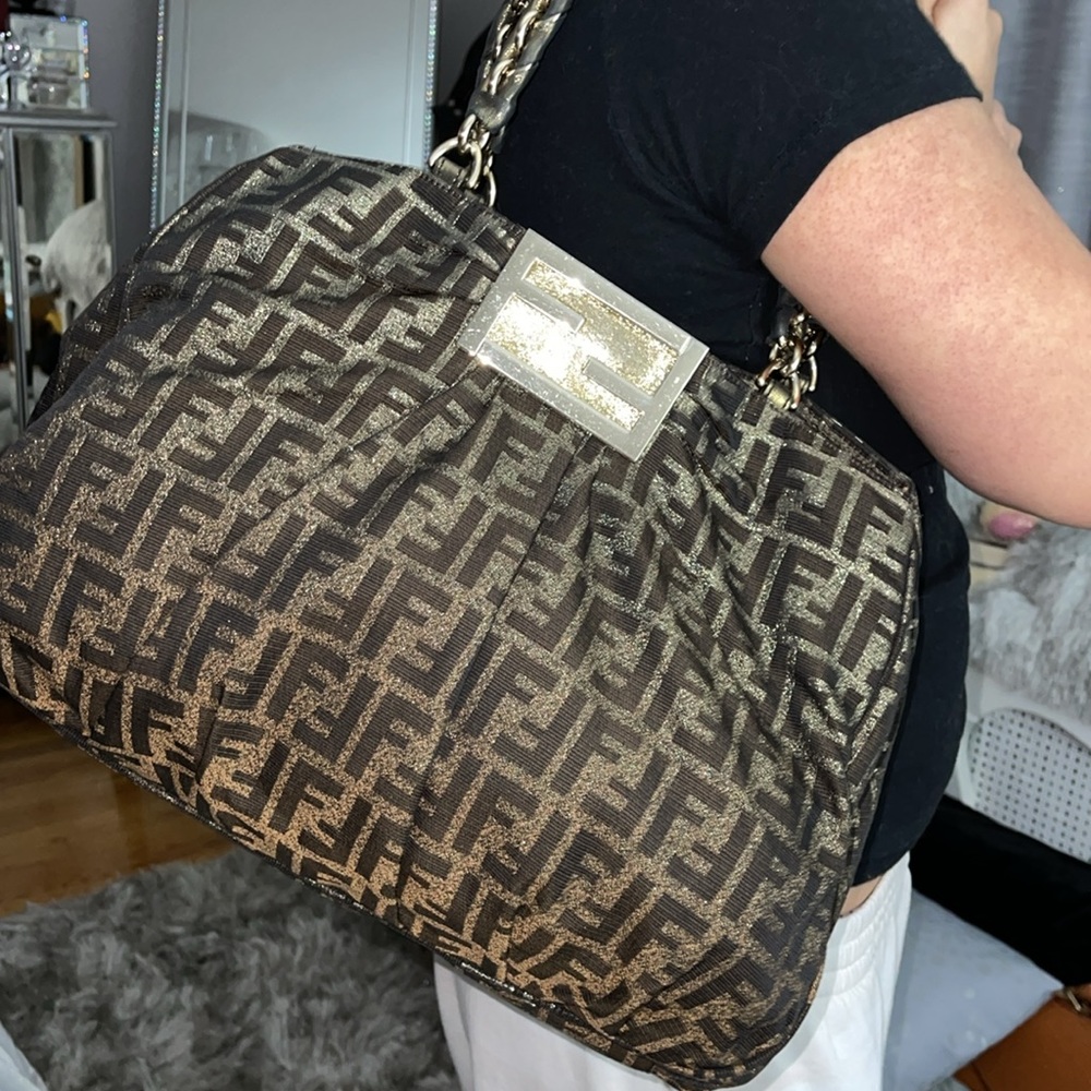 FENDI RARE FIND mia should tote Zucca excellent condition size 16W X 11H large - Picture 17 of 17